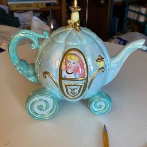 Kreisler Disney Cinderella carriage teapot with handles. Very good condition.